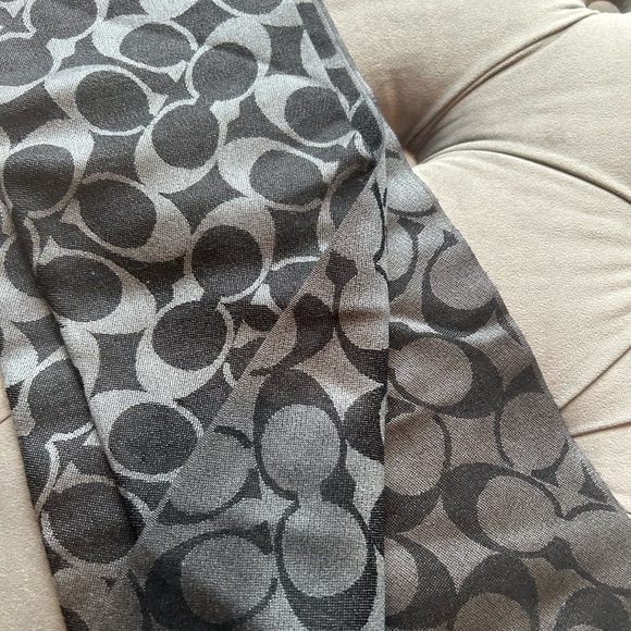 Coach Signature Wrap/scarf - Picture 4 of 4